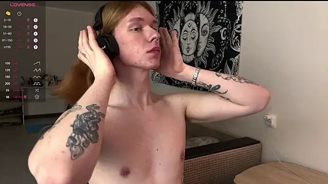 Snapshot of carthylovvve chatting on February 2026 02:52:01 AM carthylovvve online show from February 2026 02:52:01 AM