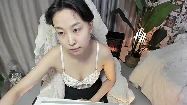 Snapshot of Minami_686 chatting on February 2025 10:20:02 PM Minami 686 online show from February 2025 10:20:02 PM
