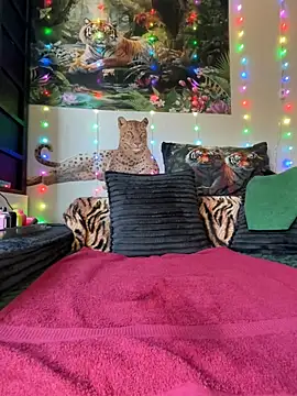 fatfabulous1981 online show from May 2026 12:14:02 AM