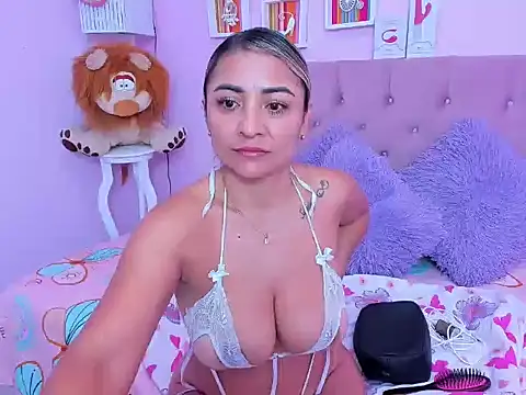 Snapshot of milf_bigass_ chatting on April 2026 12:30:01 PM milf bigass online show from April 2026 12:30:01 PM