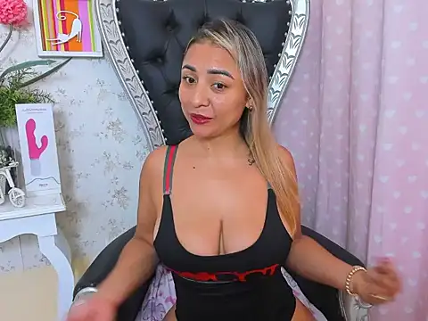 Snapshot of milf_bigass_ chatting on October 2025 12:39:01 PM milf bigass online show from October 2025 12:39:01 PM