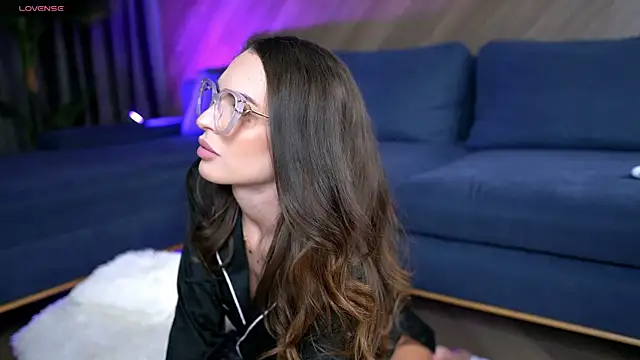 EsmeAinsley online show from April 2026 01:30:02 AM