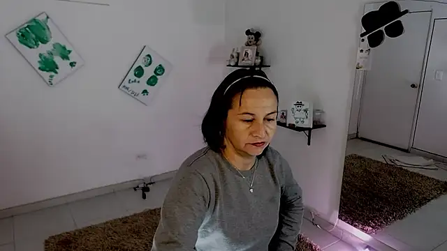 lollita 23  online show from October 2025 01:44:02 PM