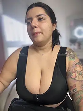 Snapshot of horny_roomiess chatting on September 2025 03:18:02 PM horny roomiess online show from September 2025 03:18:02 PM