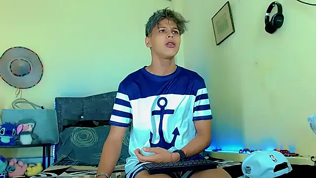 Liamscott  online show from April 2026 06:53:02 PM