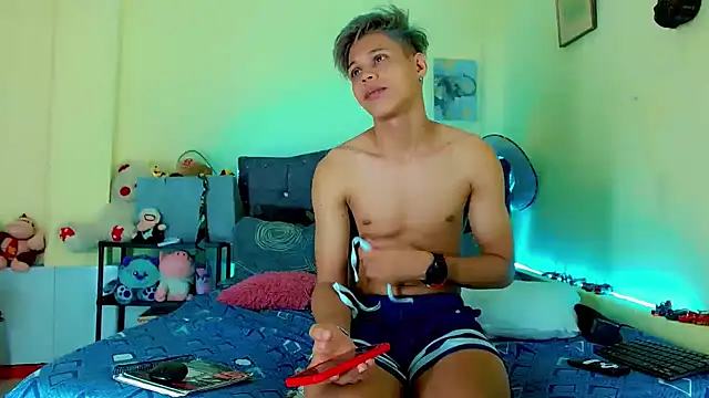 Liamscott  online show from March 2026 08:10:02 PM