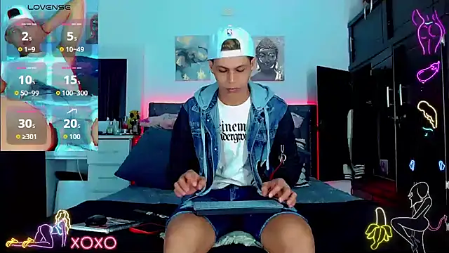 Liamscott  online show from September 2025 09:32:02 PM