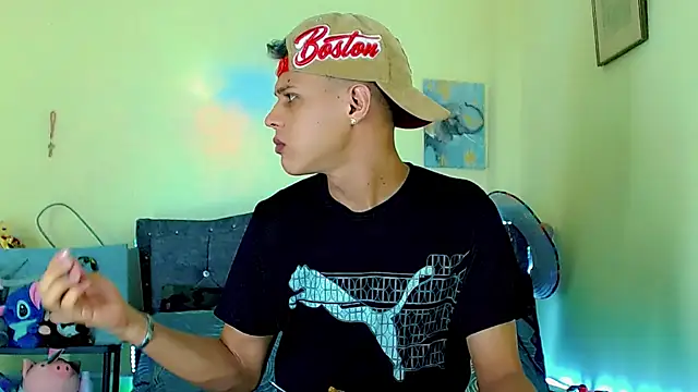 Liamscott  online show from March 2026 09:13:02 PM