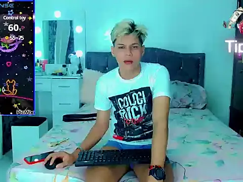 Liamscott  online show from March 2025 06:26:02 AM