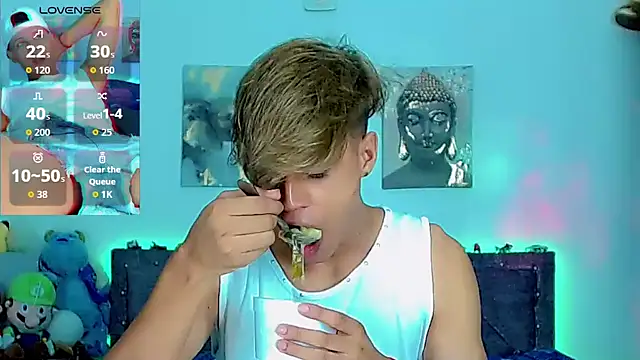 Snapshot of Liamscott_ chatting on November 2025 08:24:02 PM Liamscott online show from November 2025 08:24:02 PM