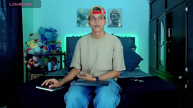 Snapshot of Liamscott_ chatting on October 2025 07:47:02 PM Liamscott online show from October 2025 07:47:02 PM