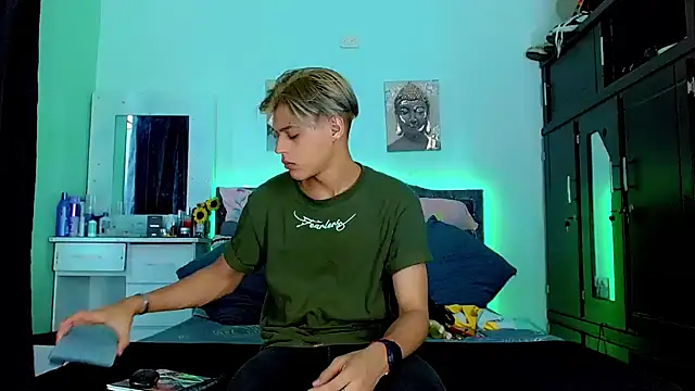 Liamscott  online show from September 2025 08:09:01 PM
