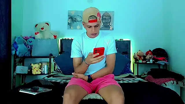 Liamscott  online show from March 2026 06:37:02 PM