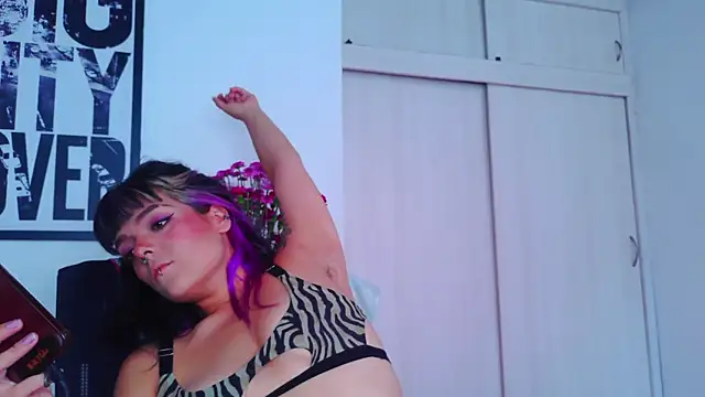 Snapshot of purple_em69 chatting on September 2025 04:51:01 PM purple em69 online show from September 2025 04:51:01 PM