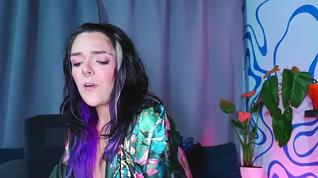 Snapshot of purple_em69 chatting on November 2025 04:37:02 AM purple em69 online show from November 2025 04:37:02 AM