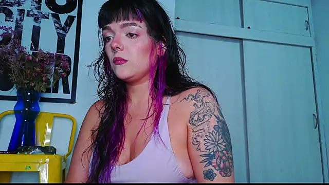 Snapshot of purple_em69 chatting on June 2026 10:04:02 PM purple em69 online show from June 2026 10:04:02 PM