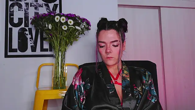 Snapshot of purple_em69 chatting on October 2025 06:54:02 AM purple em69 online show from October 2025 06:54:02 AM