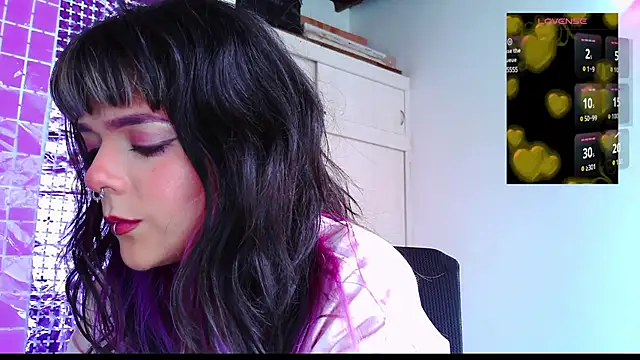 Snapshot of purple_em69 chatting on March 2025 06:35:02 PM purple em69 online show from March 2025 06:35:02 PM