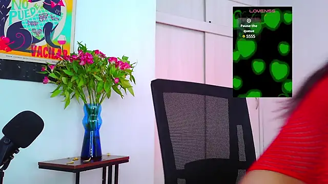 Snapshot of purple_em69 chatting on March 2025 01:04:02 PM purple em69 online show from March 2025 01:04:02 PM