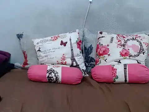 AREOLAKISSXX online show from October 2025 07:40:02 AM