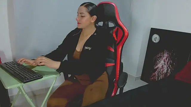 Noamartin  online show from April 2026 01:10:01 AM