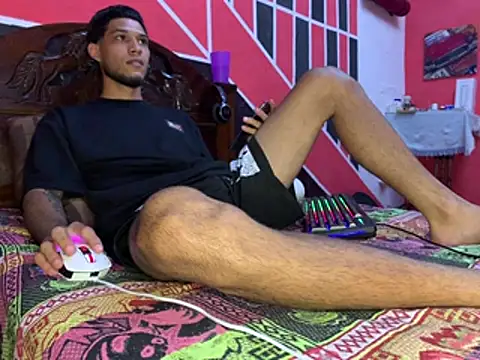 Snapshot of tanned_boy chatting on May 2026 05:39:02 PM tanned boy online show from May 2026 05:39:02 PM