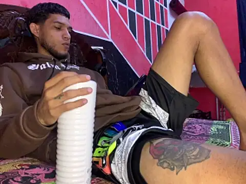 tanned boy online show from April 2026 05:19:02 PM