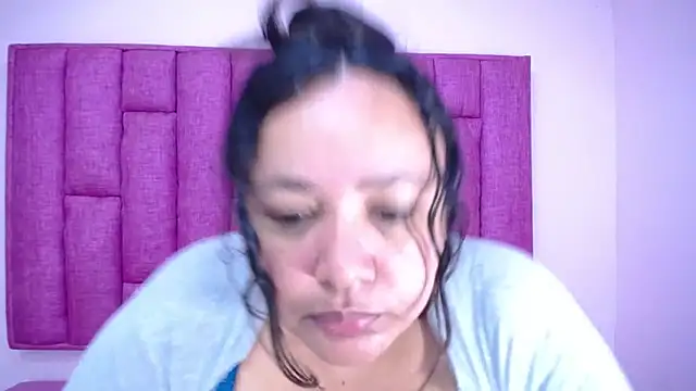 Snapshot of CrushOnMe_ chatting on October 2025 07:29:01 AM CrushOnMe online show from October 2025 07:29:01 AM