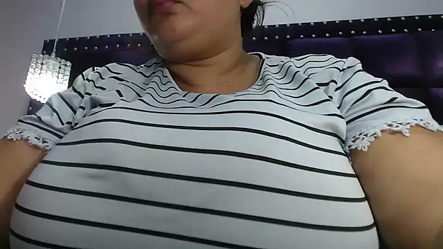 Snapshot of CrushOnMe_ chatting on October 2025 07:13:02 PM CrushOnMe online show from October 2025 07:13:02 PM