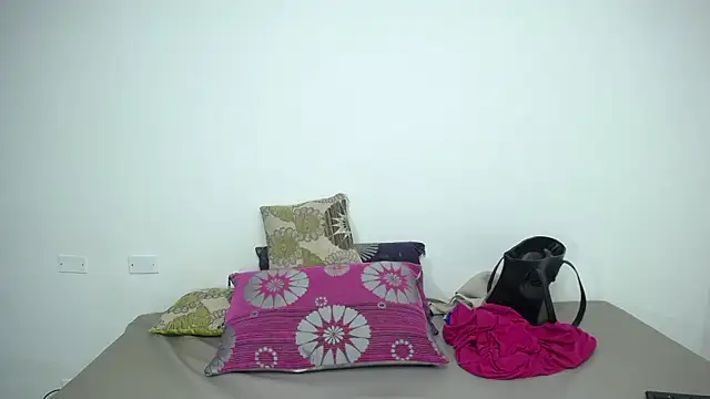 CrushOnMe  online show from February 2026 06:09:01 AM