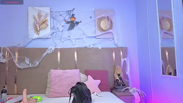 sarah cruzz  online show from October 2025 12:32:02 AM