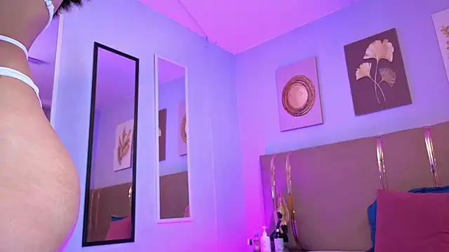 sarah cruzz  online show from December 2025 01:28:01 PM