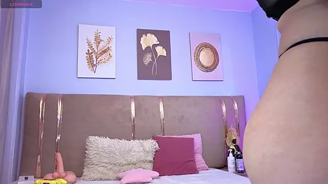 sarah cruzz  online show from November 2025 02:26:01 AM