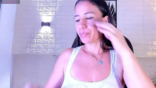 Snapshot of millie_brown21 chatting on May 2026 08:04:02 PM millie brown21 online show from May 2026 08:04:02 PM
