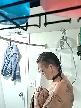 renegade vyxxen online show from March 2026 09:06:01 PM