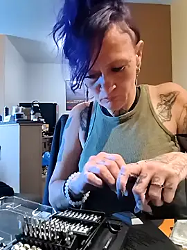 renegade vyxxen online show from April 2026 06:21:01 PM