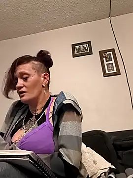 renegade vyxxen online show from February 2026 03:04:01 AM