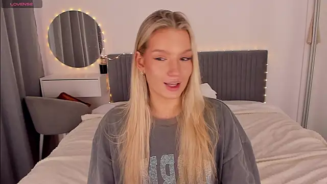 CassieRayss online show from February 2026 12:59:02 PM