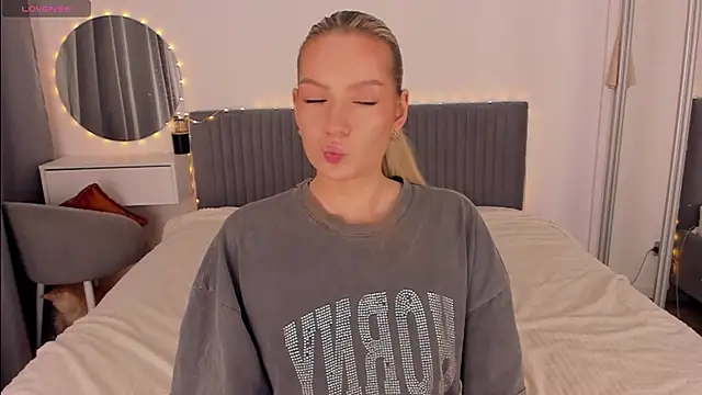 CassieRayss online show from February 2026 12:07:01 PM