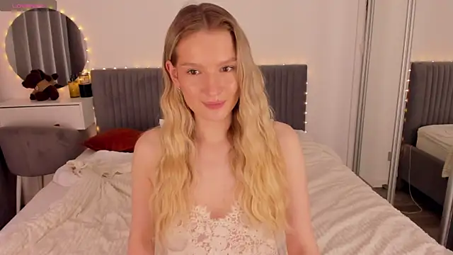 Snapshot of CassieRayss chatting on June 2026 05:12:02 PM CassieRayss online show from June 2026 05:12:02 PM