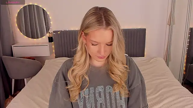 CassieRayss online show from February 2026 02:28:01 PM