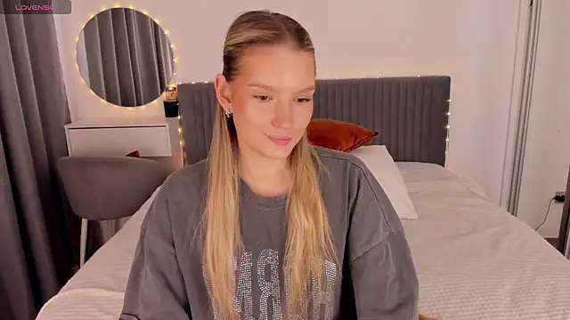 CassieRayss online show from May 2026 12:01:01 PM