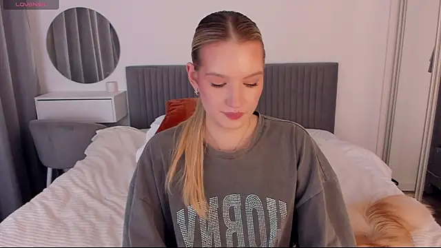 CassieRayss online show from November 2025 03:49:01 PM