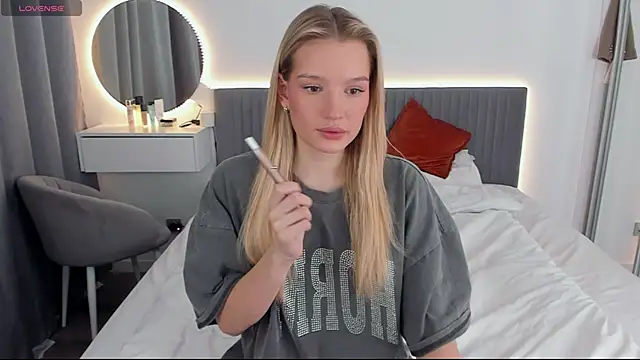 CassieRayss online show from February 2025 12:15:01 PM