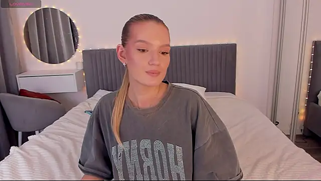 CassieRayss online show from December 2025 02:45:01 PM