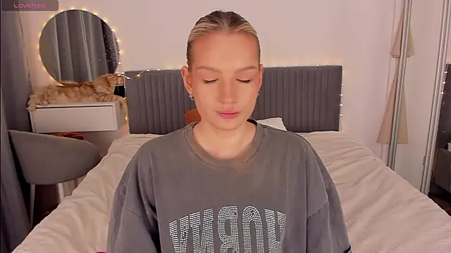 CassieRayss online show from February 2026 11:44:01 AM