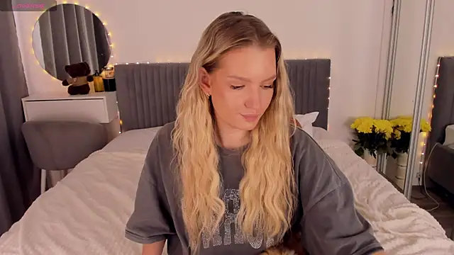 CassieRayss online show from June 2026 11:43:01 AM