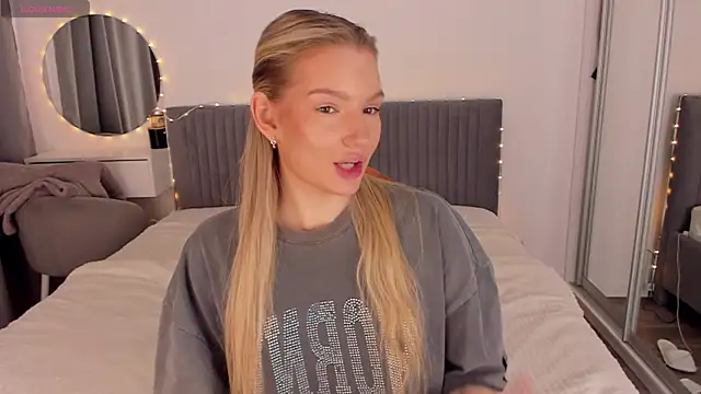 CassieRayss online show from April 2026 09:04:02 AM