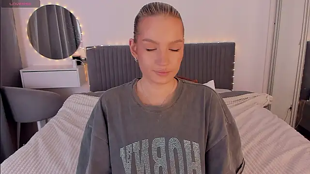 CassieRayss online show from January 2026 03:49:02 PM