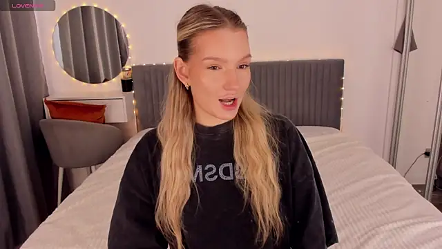 CassieRayss online show from May 2026 09:53:01 AM